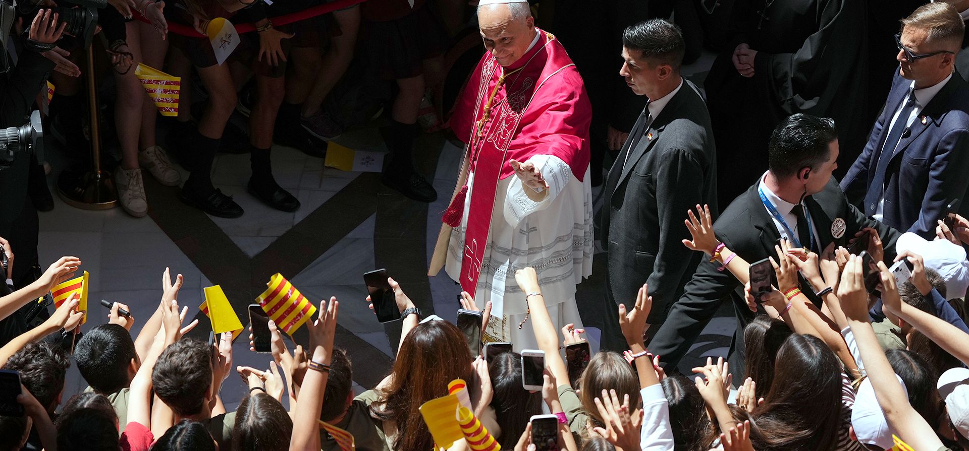 El papa León XIV llega para dirigir el rezo del rosario en la Abadía de Nuestra Señora de Montserrat, en Montserrat, España, el miércoles 10 de junio de 2026. (Foto AP/Alessandra Tarantino) El papa León XIV llega para dirigir el rezo del rosario en la Abadía de Nuestra Señora de Montserrat, en Montserrat, España, el miércoles 10 de junio de 2026. (Foto AP/Alessandra Tarantino)