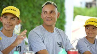 El arquero de Newells, Keylor Navas, presentó su escuela de motocross en Costa Rica.