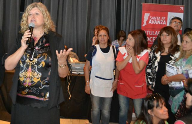 La ministra de Educación expresó que estos casos puntuales preocupan porque deterioran la imagen del docente.