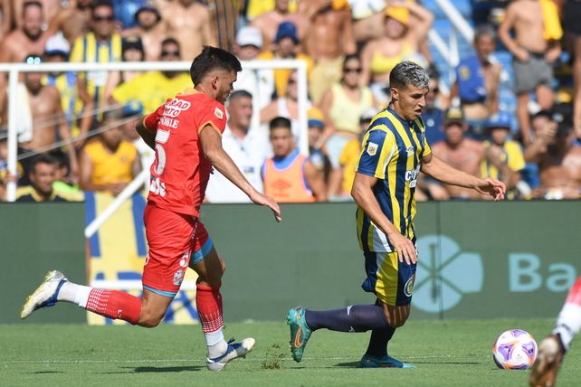 Central ganó 2 a 1, sin jugar bien, ante un Arsenal que terminó con nueve
