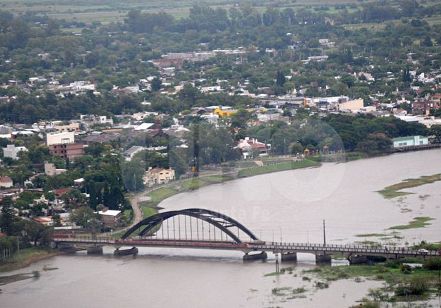 Intenso. El caudal de tránsito que a diario circula por el viaducto es constante / Foto: Manuel Testi - Uno Santa Fe