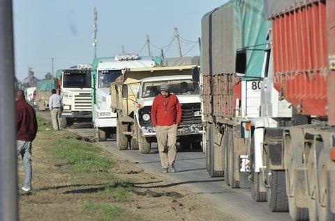 El problema del congestionamiento no es nuevo, ni privativo de La Ribera, pero el pueblo la padece más que ningún otro, aseguran.