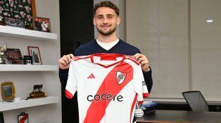River presentó de manera oficial al defensor uruguayo Sebastián Boselli.
