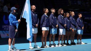 El equipo argentino de tenis, integrado por Sebastián Báez, Marco Trungelliti, Solana Sierra, Lourdes Carlé, Guido Andreozzi y Nicole Fossa Huergo, celebra en Perth la histórica clasificación a los cuartos de final de la United Cup, un hito inédito para la Albiceleste en el certamen.
