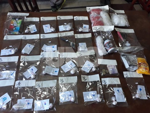 Violentos tiratiros detenidos con arma de guerra, balas y drogas Violentos tiratiros detenidos con arma de guerra, balas y drogas