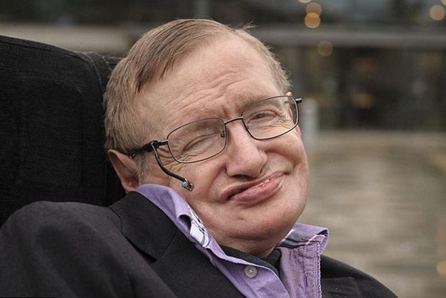 Stephen Hawking ensayó una respuesta científica para explicar la crisis en el grupo One Direction