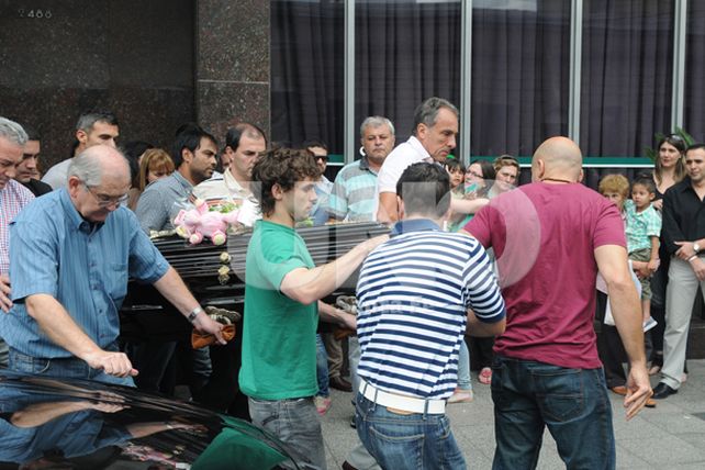 Una multitud acompañó el cortejo fúnebre en el último adiós a Serena