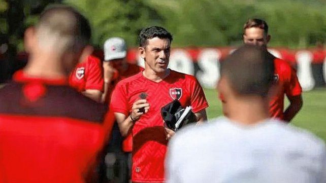 Larriera analiza arrancar la rotación en Newells ante Unión