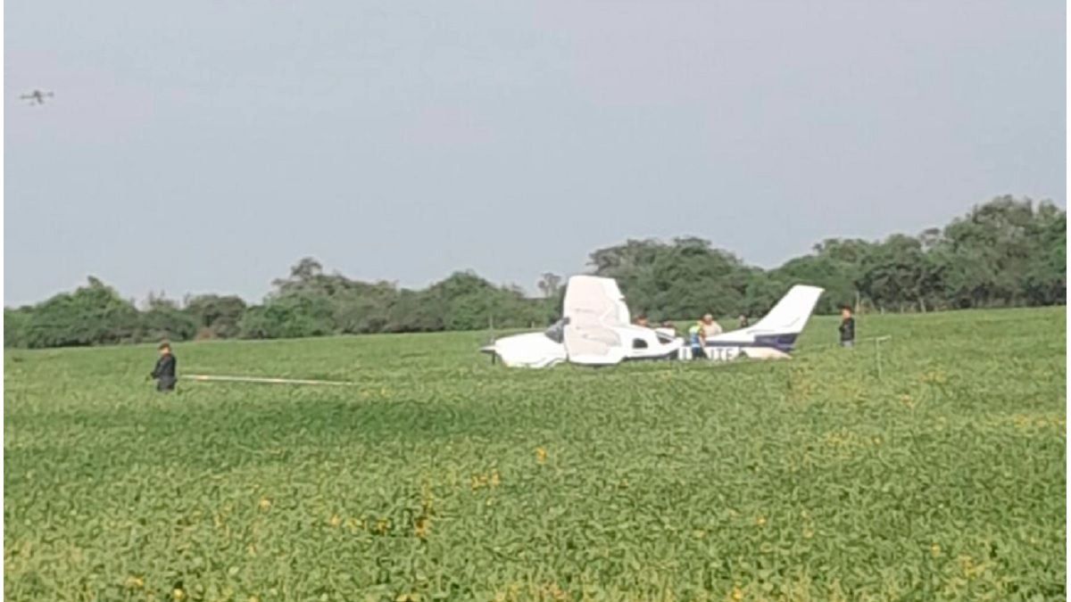 Cayó una avioneta de fumigación en un campo del sur entrerriano y hospitalizaron al piloto