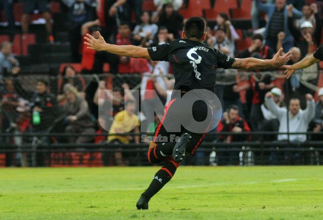 Un jugador de Colón sufrió una grave lesión en la rodilla