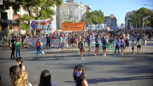 {altText(#8M: Masiva marcha de Mujeres y disidencias en Paraná&nbsp;,#8M: Masiva marcha de Mujeres y disidencias en Paraná )}
