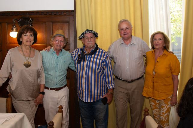 Marcela Velles Aguirre, Miguel Culaciati,  Bernardo Conde de Narbaiz Elía, Juan Bautista Castagnino y Magdalena Aliau  