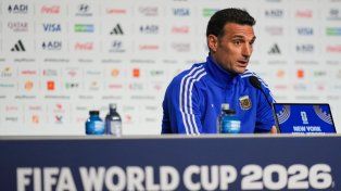 Scaloni rompió en llanto, se fue de la conferencia y abrió interrogantes acerca de su futuro