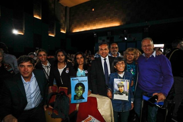 El ministro de Transporte celebró la aprobación de la ley con los familiares de las víctimas de siniestros viales.