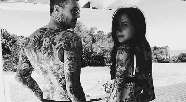 Candelaria Tinelli se volvió a tatuar y se tapó el cuello de color negro