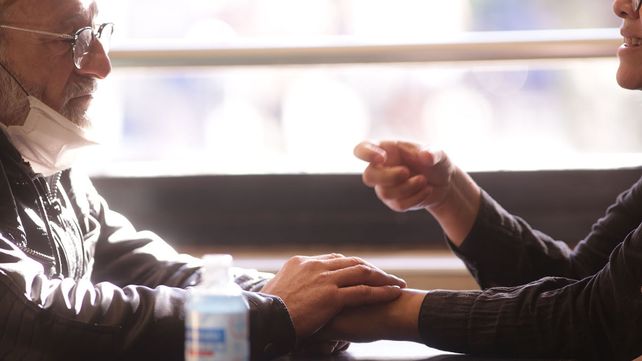 Registro de clientes, mesas distanciadas y medidas de higiene: el protocolo de los bares