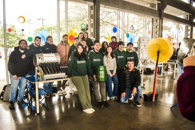La actividad reunió a estudiantes de distintos niveles en una propuesta de concientización ambiental.