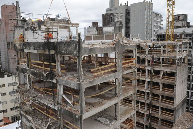 La provincia avanza con la demolición de los edificios que quedaron en pie.