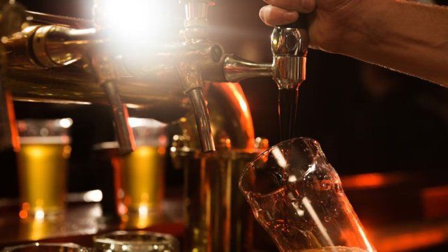 Bares y restaurantes de Paraná: se gasta menos y se achican las frecuencias de comensales en los espacios gastronómicos. La realidad del sector según Uthgra