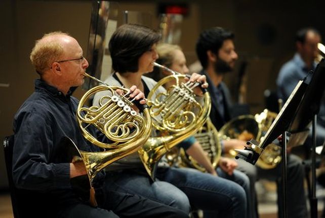 La orquesta atraviesa una situación difícil que podría obligarla a dejar la sala municipal de conciertos que usa desde hace 36 años.