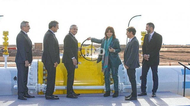 Durante el acto tuvo lugar la primera foto de unidad del oficialismo tras la confirmación de la candidatura presidencial de Sergio Massa. Foto: Télam.