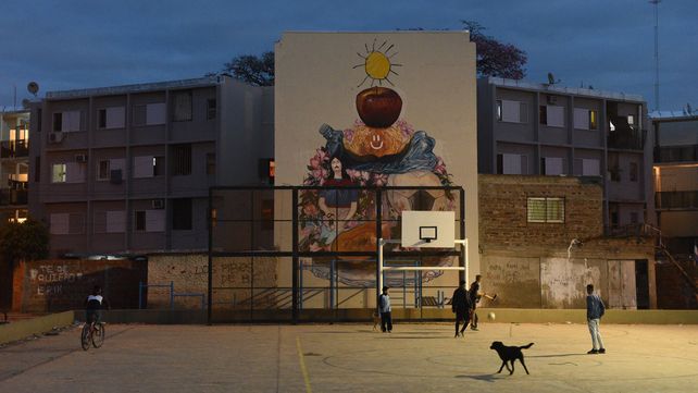 Los murales transforman un Fonavi en una galería urbana a cielo abierto