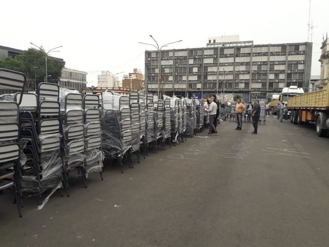El mobiliario está en la plaza que se encuentra frente al CGE.&nbsp;