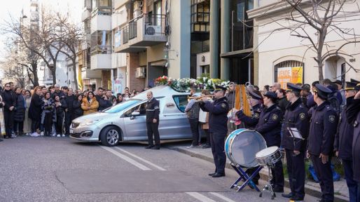 Emotiva despedida en Rosario al policía asesinado en un partido de la Liga Cañadense