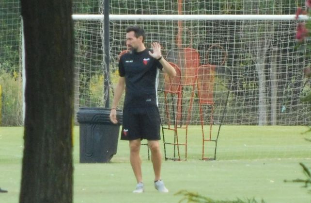 Dom&iacute;nguez inici&oacute; su segundo ciclo como DT de Col&oacute;n.