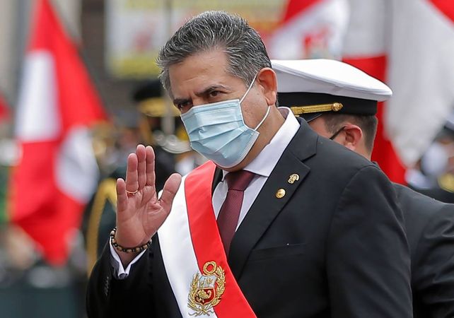 Perú: el presidente interino Merino renunció ante las violentas protestas