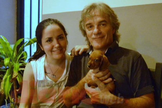 Viajó más de mil kilómetros para rescatar un perro con dos patas
