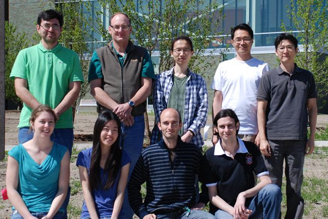 Un desafío. Moreno (de remera a rayas)