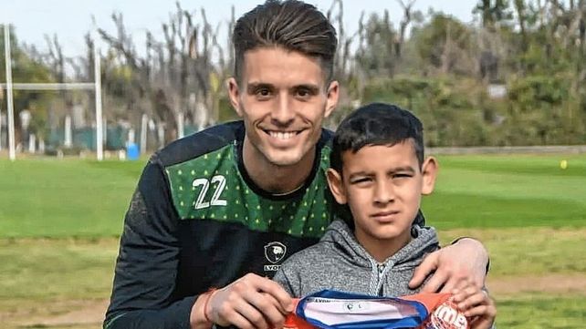 Ezequiel Unsain junto al pequeño Tiziano