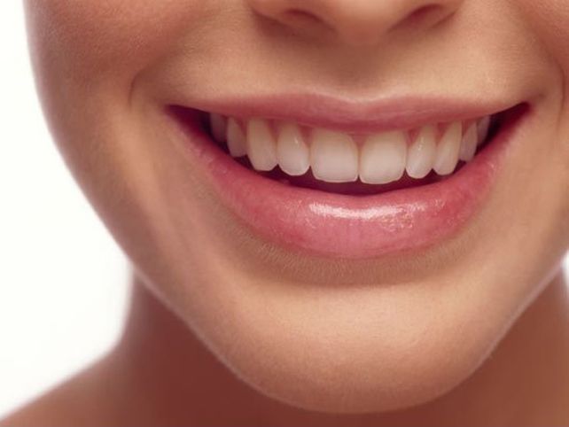 ¿Realmente la edad daña las encías?