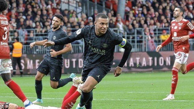 Con doble de Mbappé el PSG obtuvo un triunfo agónico ante Brest.