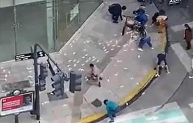 Un intento de robo terminó en una lluvia de billetes que sorprendió a los vecinos de Belgrano