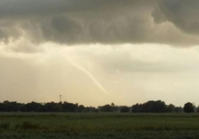 Lo que se vio en Venado Tuerto es una nube con una forma de tubo, no un tornado