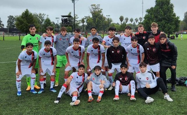 La 8ª de Newells le hizo 6 goles a Deportivo Riestra