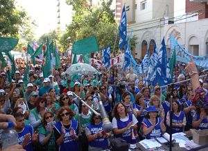 Paritarias: el gobierno busca destrabar el conflicto con estatales y docentes
