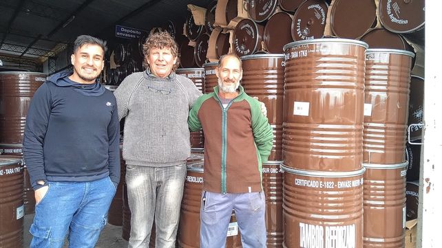 Parte de los integrantes de la Cooperativa y el circuito de la miel.