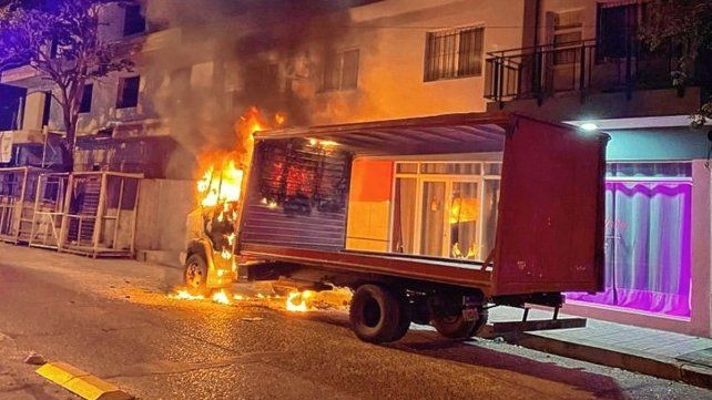 El camión ardió en minutos