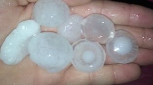 Así fue el momento del fuerte granizo en Santo Tomé