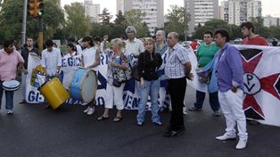 Uatre corta varias rutas del pa&iacute;s para pedir la liberaci&oacute;n del Momo Venegas