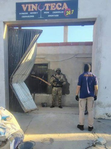 Dos allanamientos por narcomenudeo en Paraná: una mujer detenida y un local clausurado