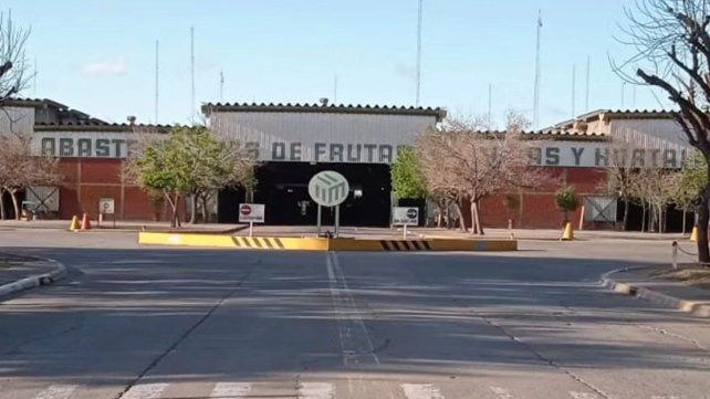 Buscan al hombre que dejó un proyectil y amenazó al presidente del Mercado de Abasto, Leandro Monjo