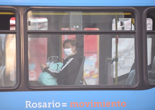 RECOMENDACIONES. Usar barbijo y ventilar las unidades del transporte público.