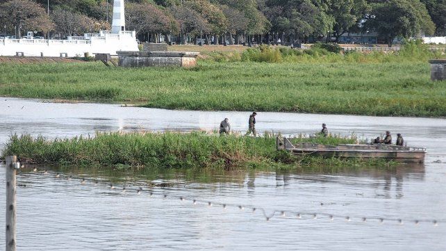 El Ejército realiza los trabajos para la remoción del embalsado en la Laguna Setúbal El Ejército realiza los trabajos para la remoción del embalsado en la Laguna Setúbal