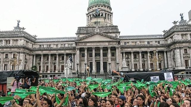 Diputados del oficialismo presentaron un proyecto para derogar la ley de Aborto Legal