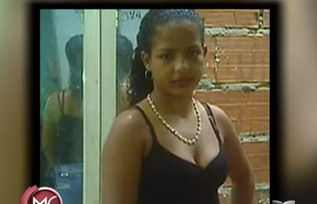 La chica colombiana de 21 años espera el juicio por asesinato.