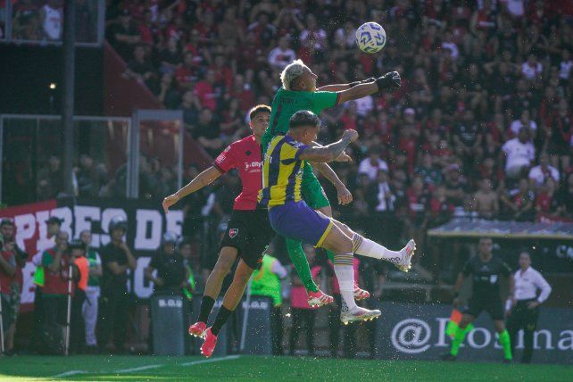 El clásico rosarino entre Central y Newells es la máxima fiesta de la ciudad. Cada vez que se reedita los jugadores y los hinchas lo viven con gran intensidad.